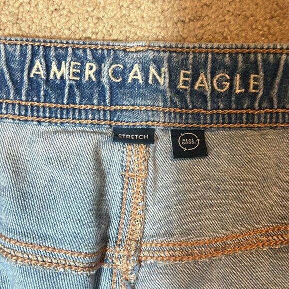 AMERICAN EAGLE DREAMY DRAPE STRETCH DENIMN EASY SHORTIE - 18 - Picture 5 of 6